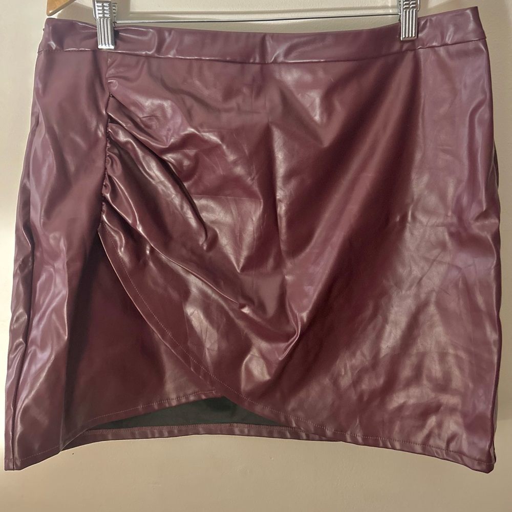 Stretchy pleather skirt with front detailing fits like XL